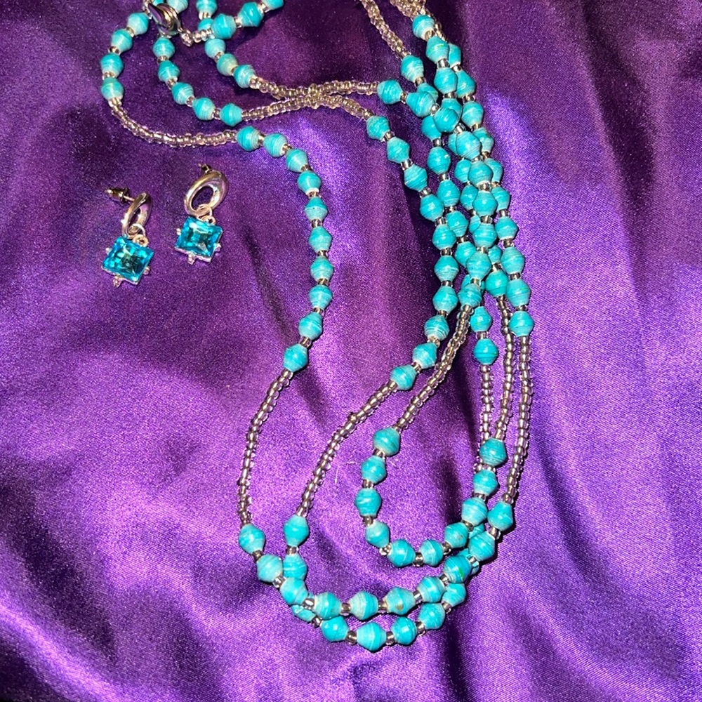 Lovely turquoise set of earrings & necklace